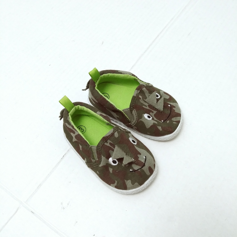 Baby & Walker Shoes Green Camo Size 2
